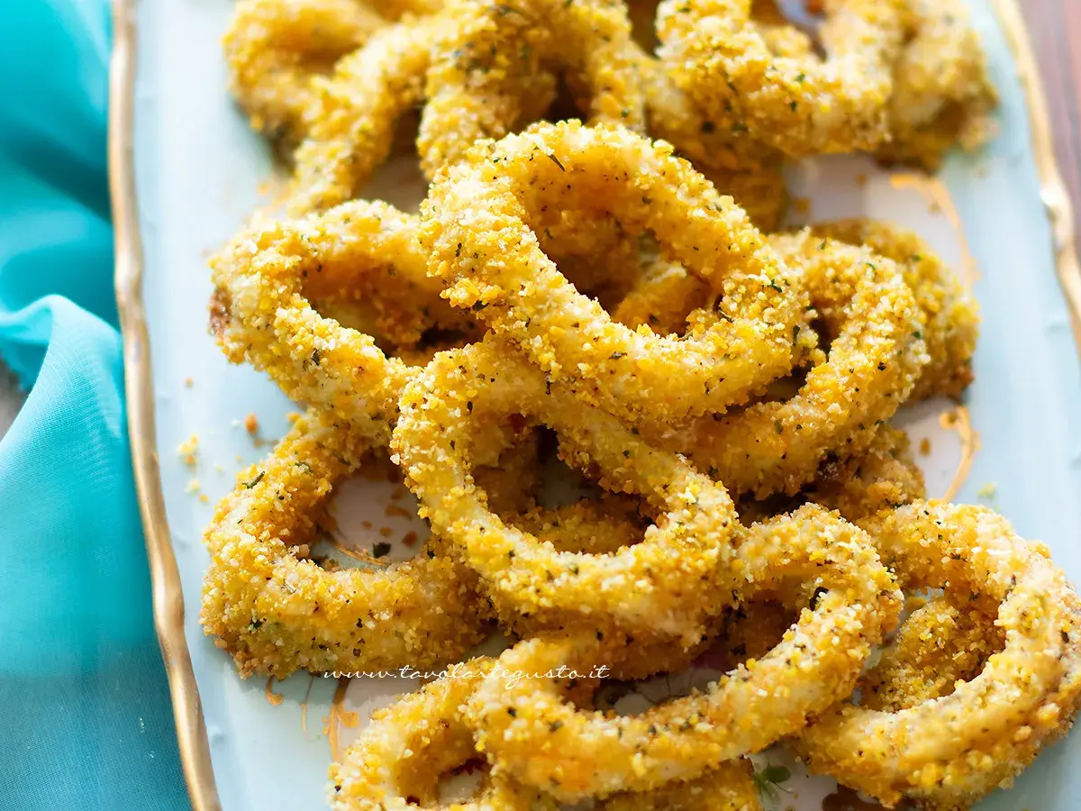 Anelli di totani dorati e croccanti, perfetti per le tue totani ricette. Un antipasto sfizioso e facile da preparare.