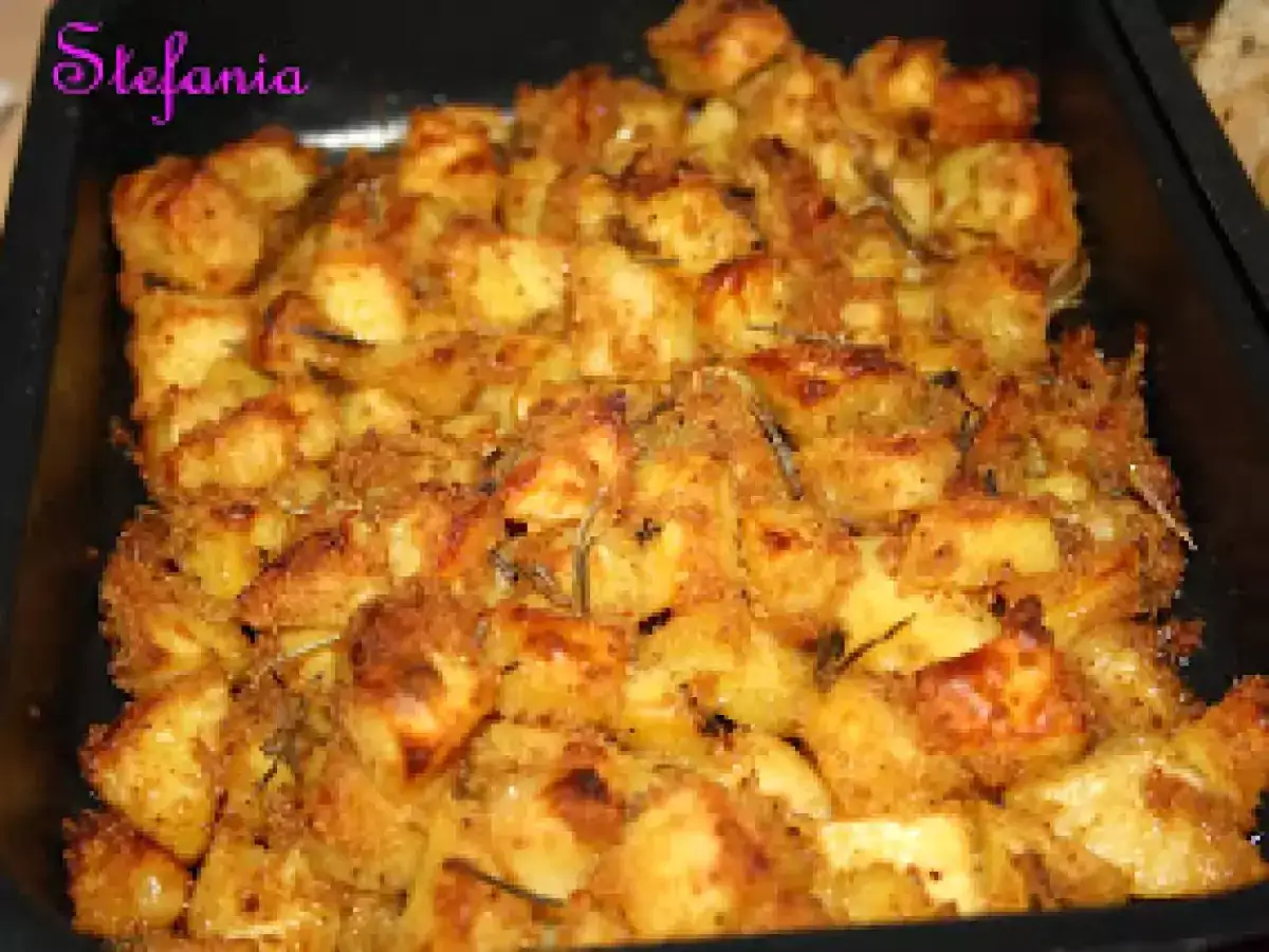 Patate al forno veloci, dorate e croccanti, condite con erbe aromatiche. Perfette per un contorno rapido e gustoso.